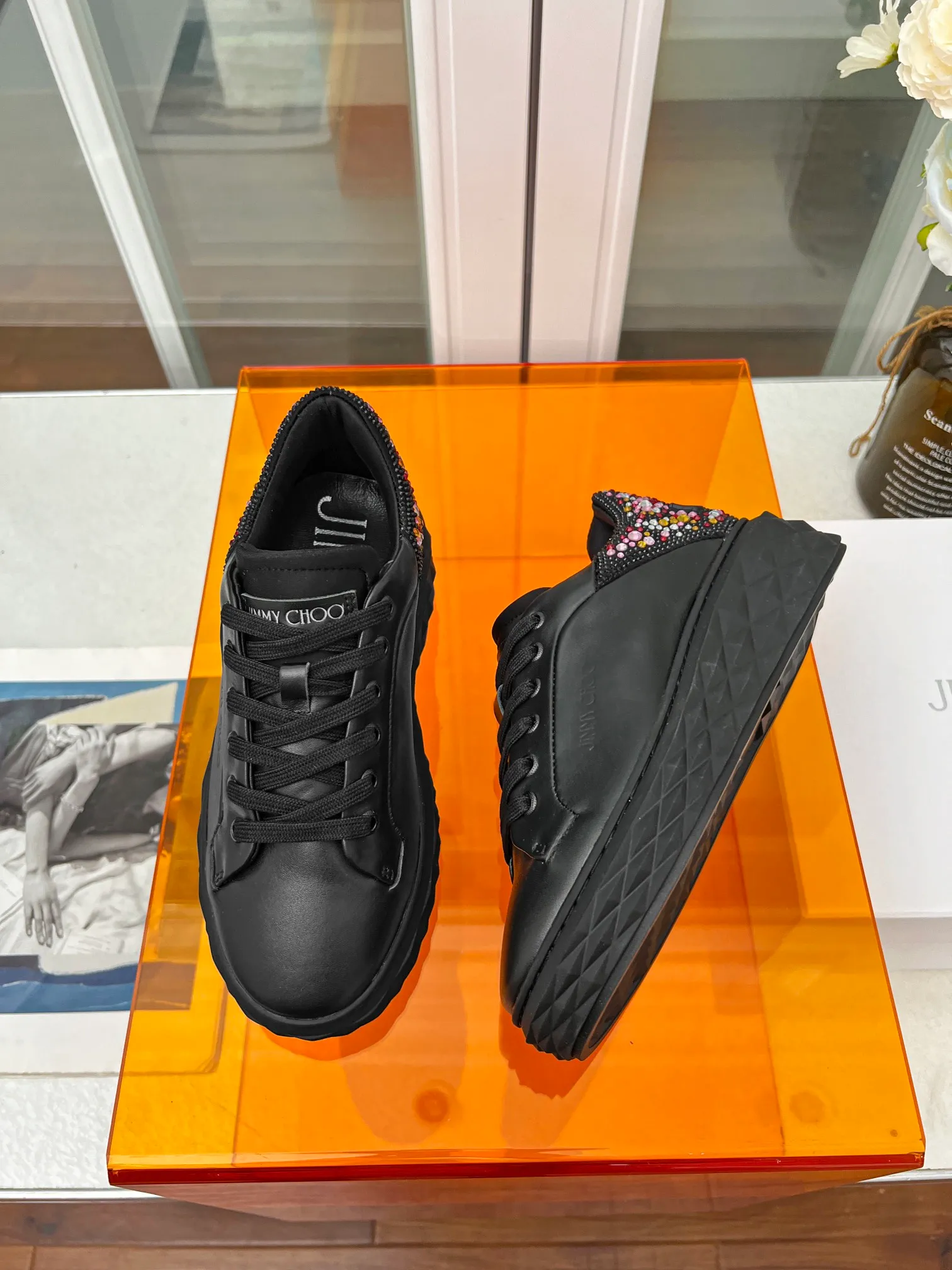 👟👟Ex-factory price 640👟👟 (hot tail diamond) Jimmy choo Jimmy Choo 2024 spring and summer Jc new Diamond New sneaker series 🔥The upper is made of original customized cowhide leather spliced with breathable Lycra embellished with Swarovski crystal diamonds to enjoy the brand's luxury and trend 💥The soles are made of brand elements to resist diamond multi-faceted cutting and have a full three-dimensional feel 🎵The soles are gradually thinner and thicker, and the design makes them more comfortable without any visual pressure 🌹A Diamond sneaker that is fashionable, comfortable, versatile and luxurious is worth owning🧚‍♀️ Fabric: Original imported top layer 🐂 cowhide Lining: Original Lycra breathable lining Feet: Original injection molded 🐑 Sheepskin Outsole: Original glass glue combined sole Size: 34-41 (customized size 34.41 is non-refundable)